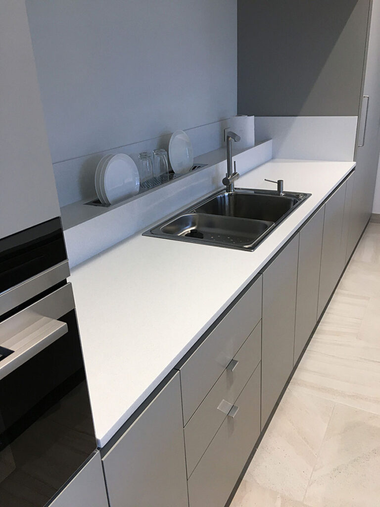Столешница и остров из акрилового камня Staron FM111 Meteor – фото 5 – Modern Acrylic Stone
