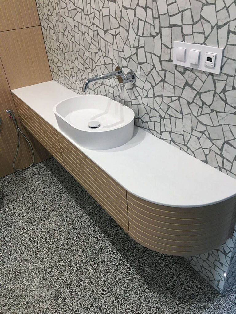 Белая столешница из искусственного камня Staron BW010 – фото 1 – Modern Acrylic Stone