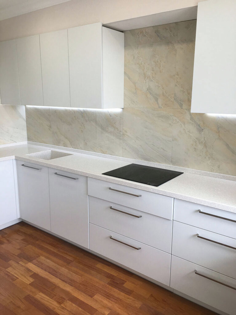 Кухонная столешница с литой мойкой из искусственного камня Tristone F-201 Indian Ocean – фото 2 – Modern Acrylic Stone