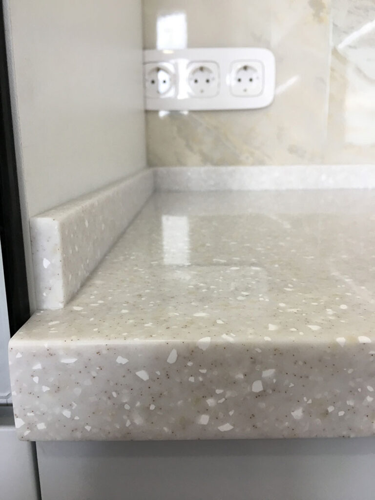 Кухонная столешница с литой мойкой из искусственного камня Tristone F-201 Indian Ocean – фото 8 – Modern Acrylic Stone