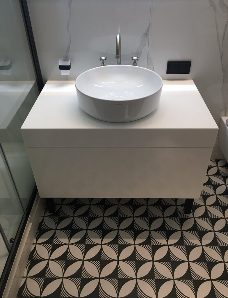 Тумба для ванной из акрилового камня Staron Bright White BW010 – фото 2 – Modern Acrylic Stone