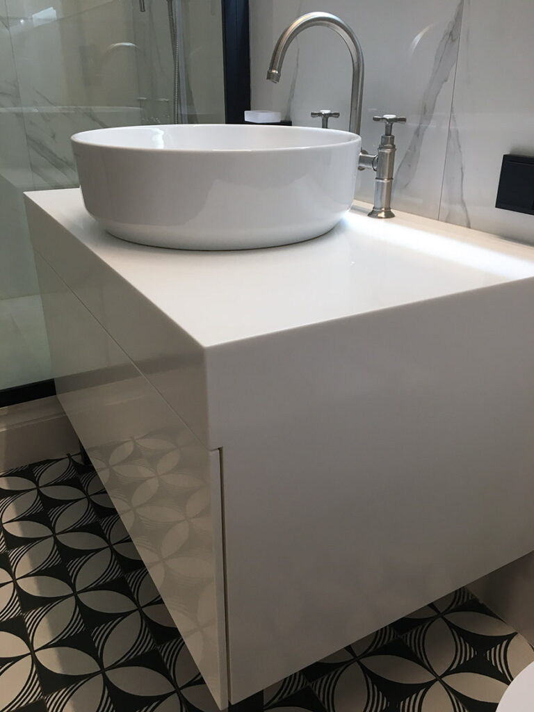 Тумба для ванной из акрилового камня Staron Bright White BW010 – фото 5 – Modern Acrylic Stone