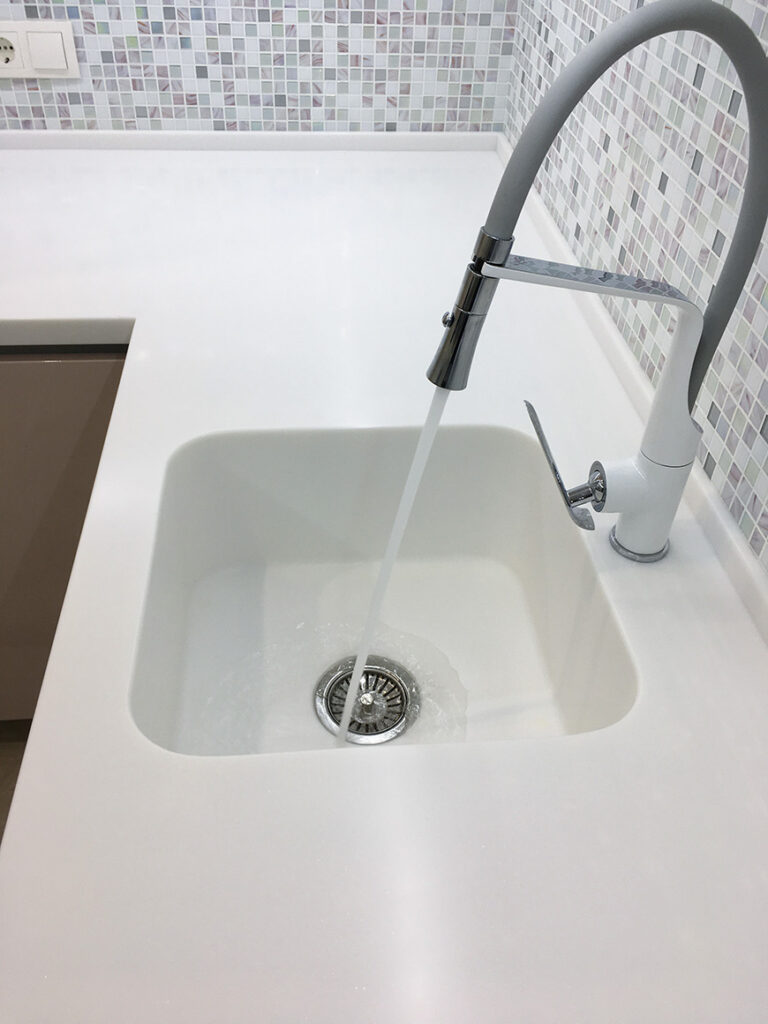 Столешница и литая мойка из акрилового камня Tristone S-203 Snow Pearl – фото 4 – Modern Acrylic Stone