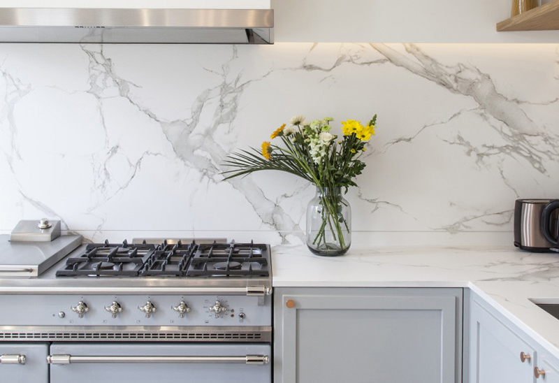 Столешница и стеновая панель на кухню из кварцевого камня — Modern Acrylic Stone