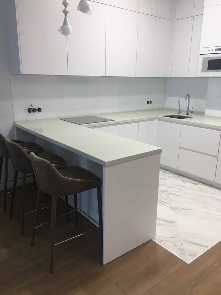 П-образная столешница из искусственного камня Staron Aspen AG614 Gold Rush – фото 2 – Modern Acrylic Stone