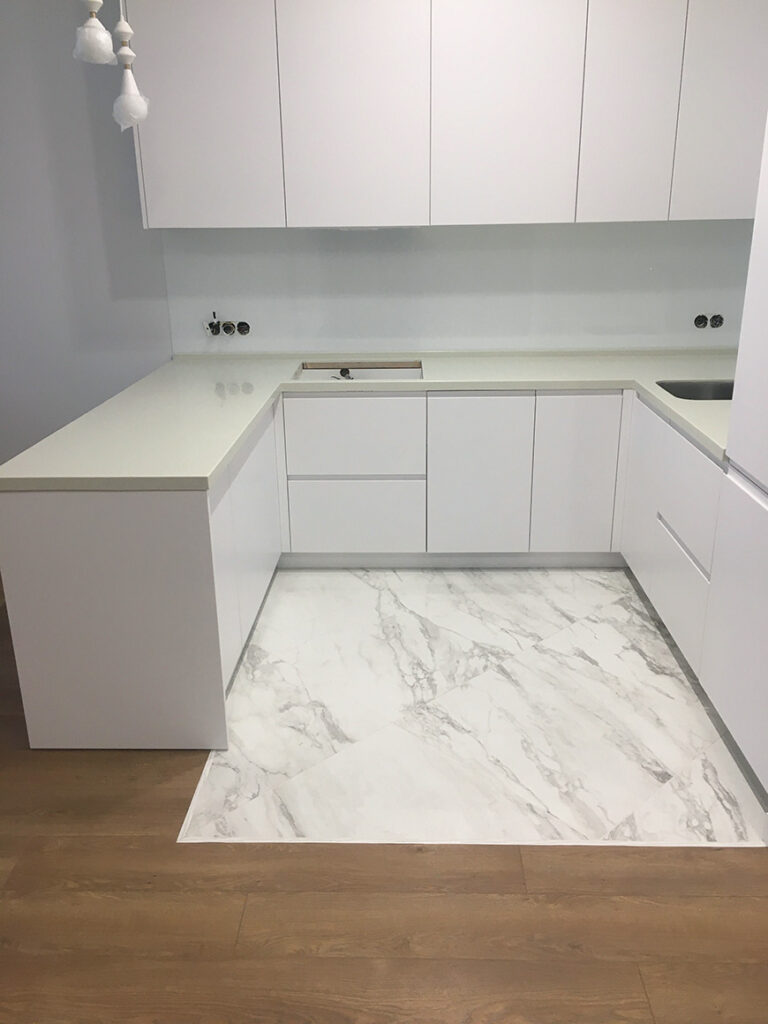 П-образная столешница из искусственного камня Staron Aspen AG614 Gold Rush – фото 4 – Modern Acrylic Stone