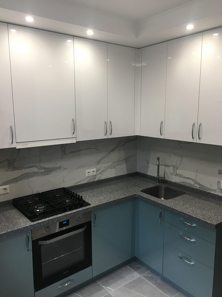 Угловая столешница из искусственного камня Staron Sanded Grey SG420 – фото 2 – Modern Acrylic Stone