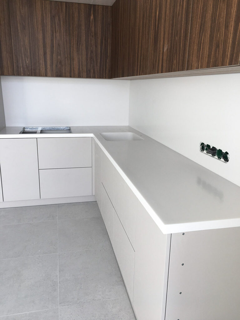 Столешница с мойкой для кухни Grandex S-203 Sparkling Sand – фото 3 – Modern Acrylic Stone