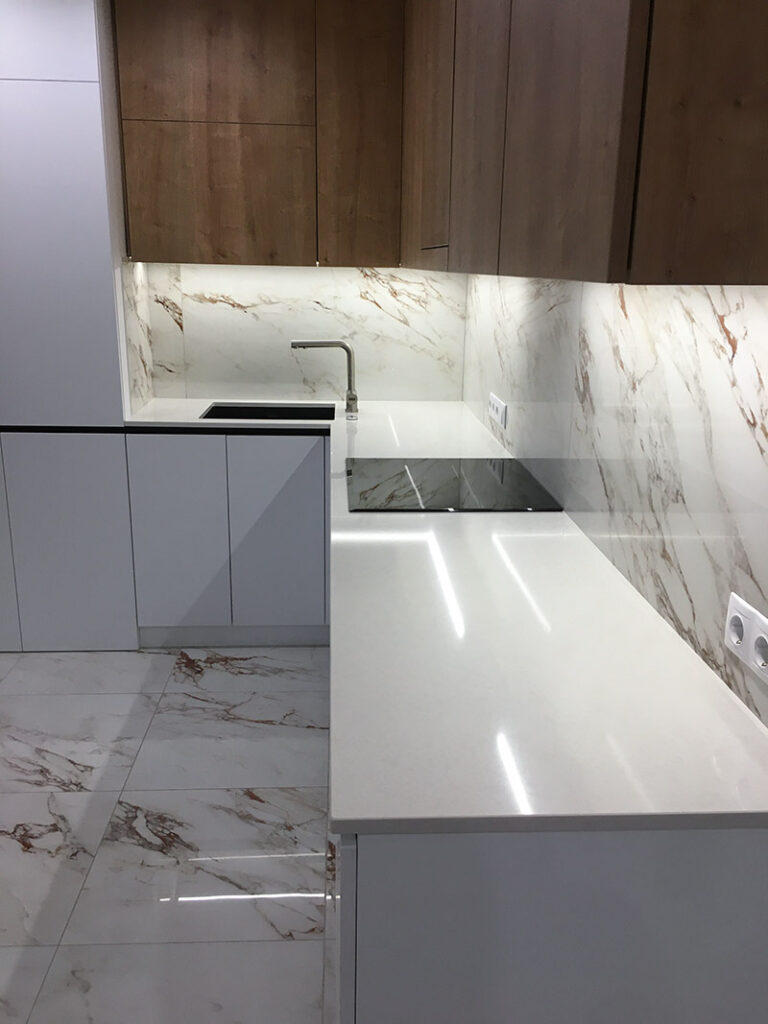Кварцевая столешница для кухни Radianz SH145 ST. Helens White – фото 2 – Modern Acrylic Stone