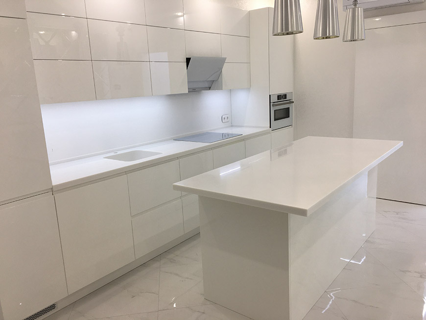 Біла стільниця та острів з каменю Grandex S-203 Sparkling Sand – основне фото – Modern Acrylic Stone