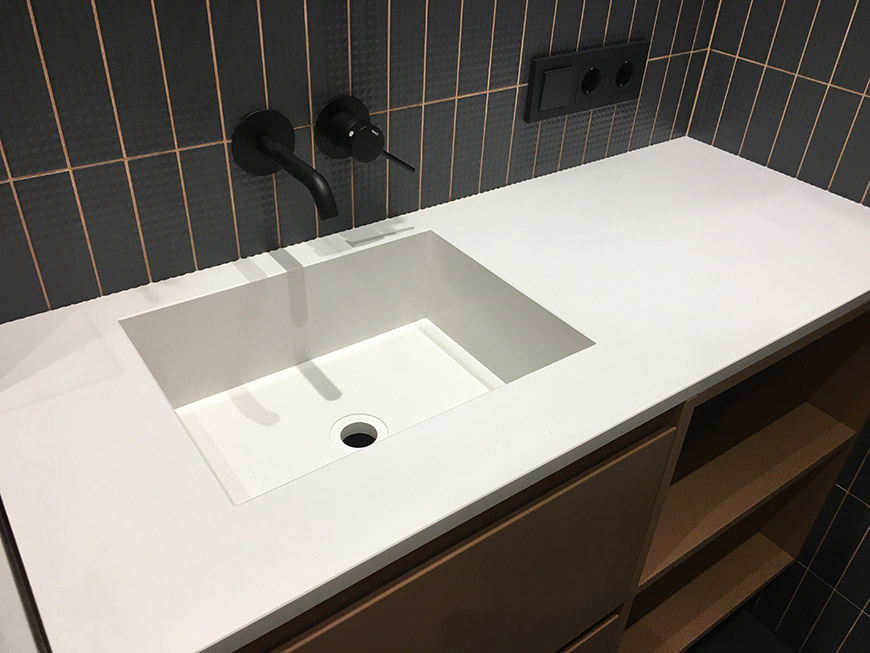 Стільниця з мийкою з кварцу Caesarstone 1141 Pure White – основне фото – Modern Acrylic Stone