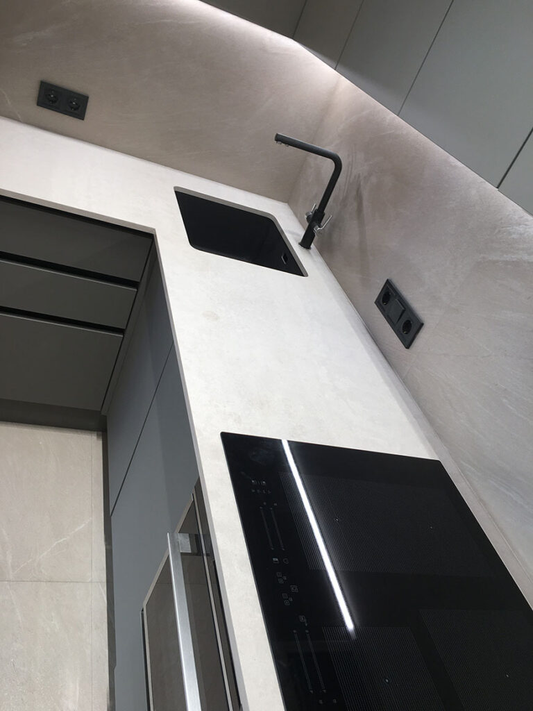 Столешница из кварцевого агломерата Caesarstone 4011 Cloudburst Concrete – фото 4 – Modern Acrylic Stone