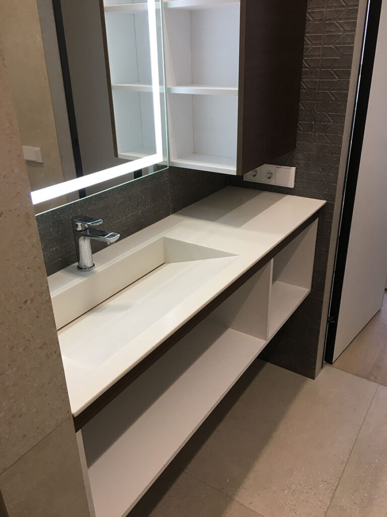 Столешница с щелевой мойкой из камня Corian Glacier Ice – фото 3 – Modern Acrylic Stone