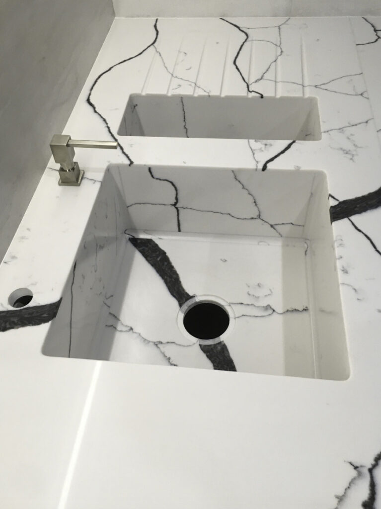 Столешница с двумя мойками из кварцевого камня Avant Quartz 7300 Калакатта Аяччо – фото 3 – Modern Acrylic Stone