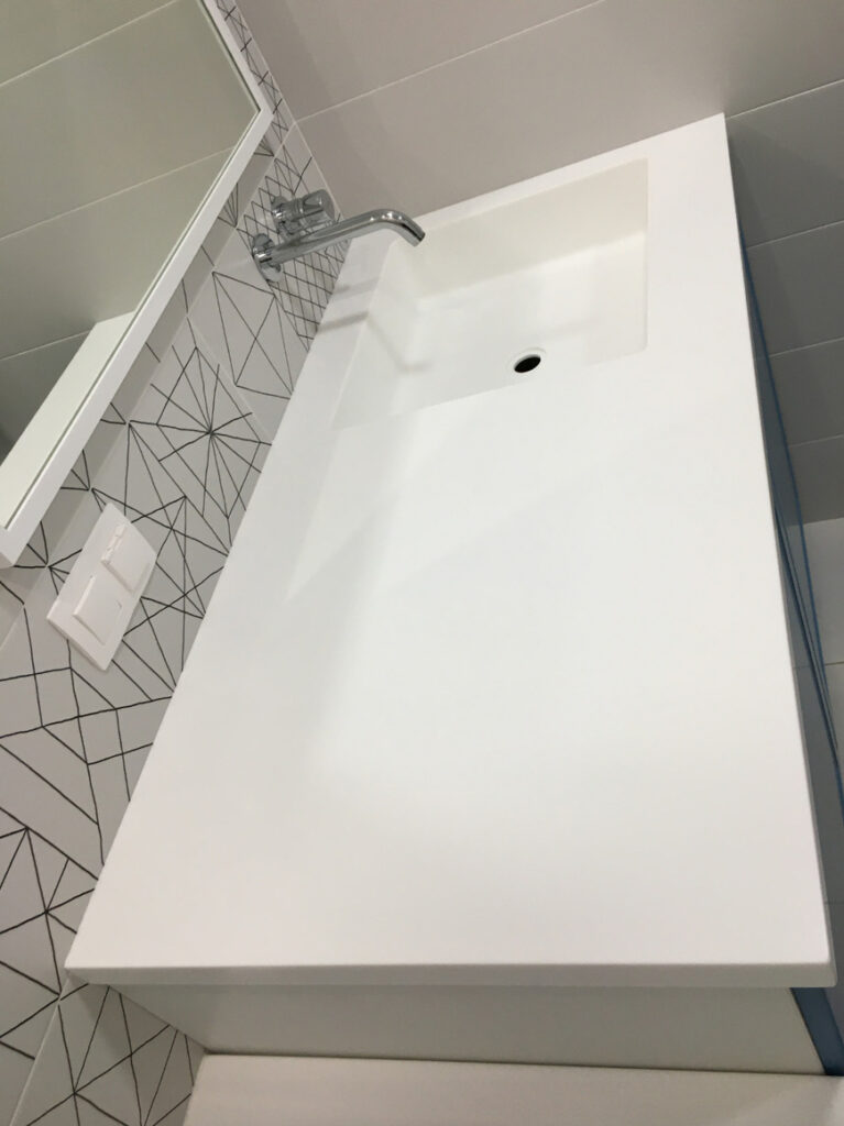 Столешница с раковиной из акрилового камня Grandex P-104 Pure White – фото 4 – Modern Acrylic Stone