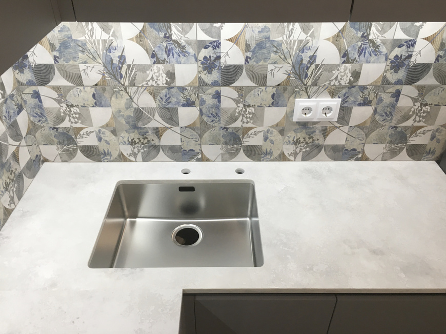 Кварцова стільниця Caesarstone 4011 Cloudburst Concrete – основне фото – Modern Acrylic Stone