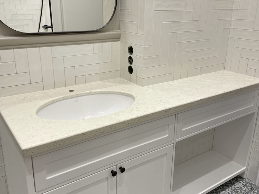 Стільниця з кварцевого агломерату Vicostone BQ8583 Akoya – основне фото – Modern Acrylic Stone