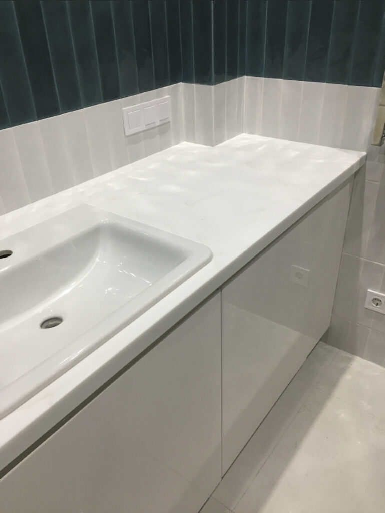 Столешница из акрилового камня Staron Supreme Cotton White VC110 - фото 2 - Modern Acrylic Stone