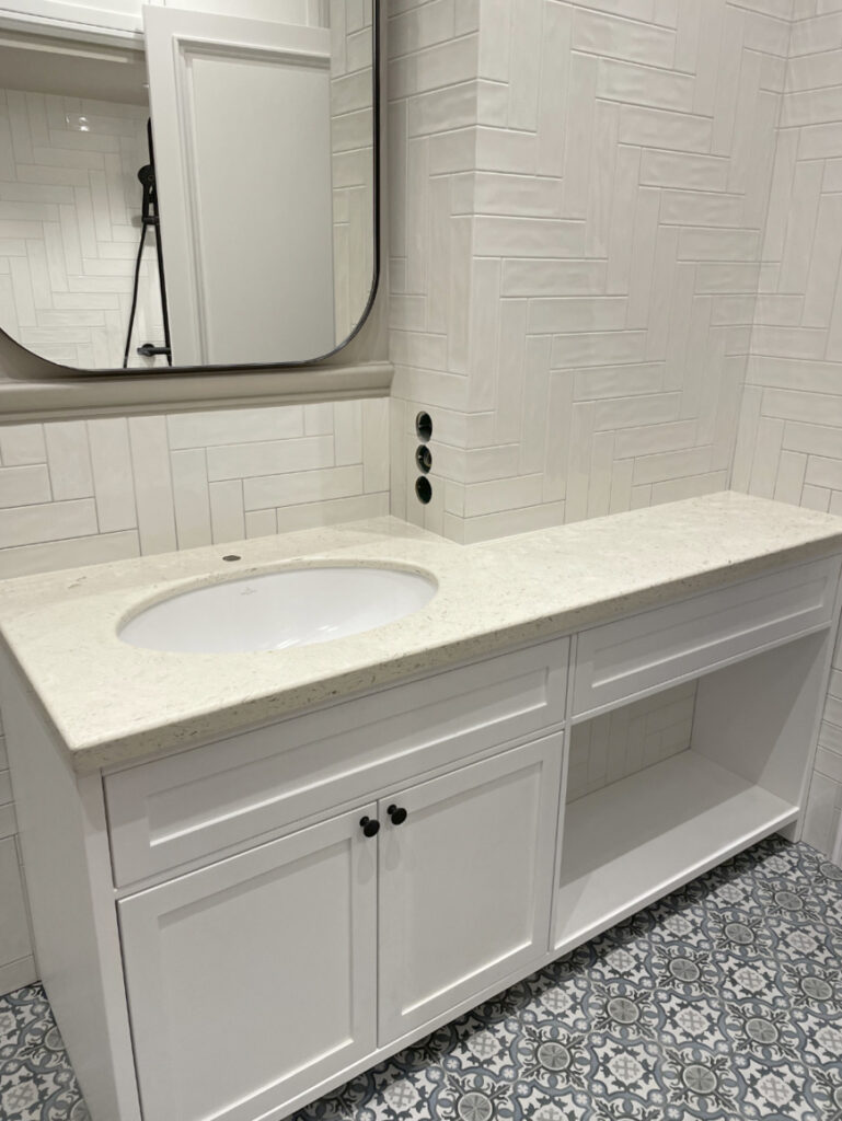 Столешница из кварцевого агломерата Vicostone BQ8583 Akoya – фото 2 – Modern Acrylic Stone