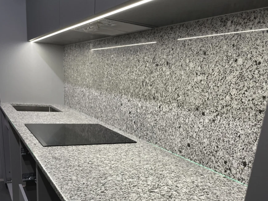 Кварцова стільниця та стінова панель Atem Terra Black 005 — основне фото — MAS — Modern Acrylic Stone